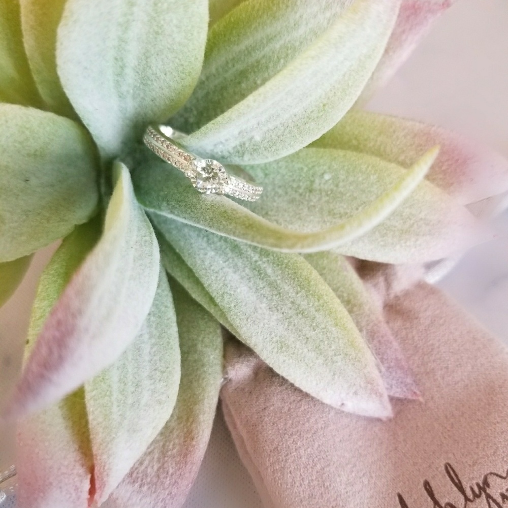 🖤GORGEOUS Sparkly Ring🖤